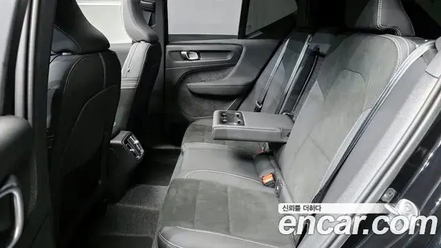 Volvo XC40 2025 — Photo 9/30