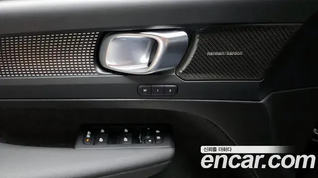 Volvo XC40 2025 — Photo 4/30