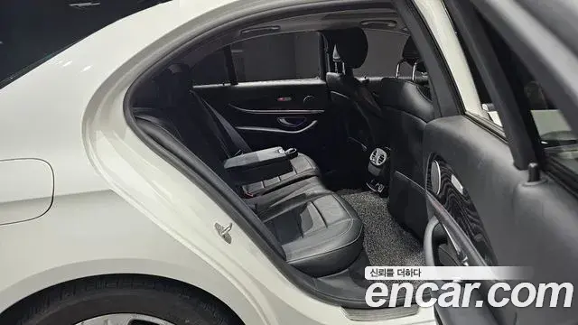 Mercedes-Benz E-Class 2018 — Şəkil 14/30