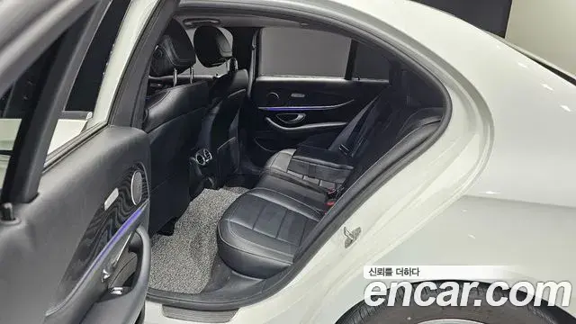 Mercedes-Benz E-Class 2018 — Şəkil 11/30