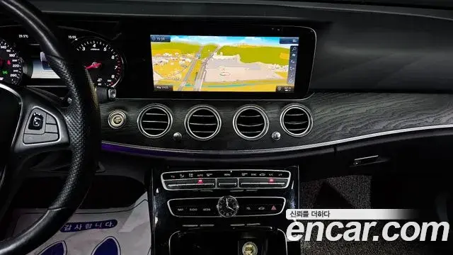 Mercedes-Benz E-Class 2018 — Şəkil 29/30