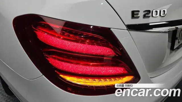 Mercedes-Benz E-Class 2018 — Şəkil 30/30