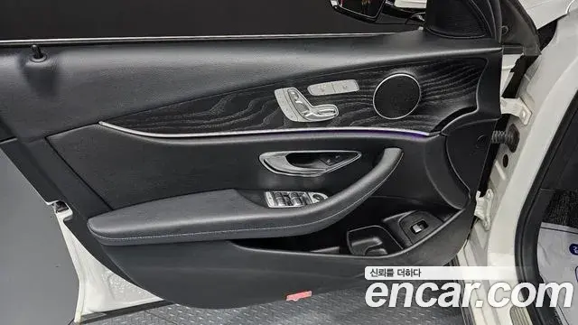 Mercedes-Benz E-Class 2018 — Şəkil 16/30