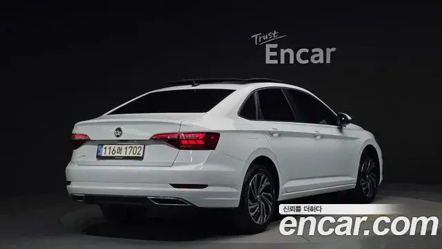 Volkswagen Jetta 2021 — ფოტო 14/32