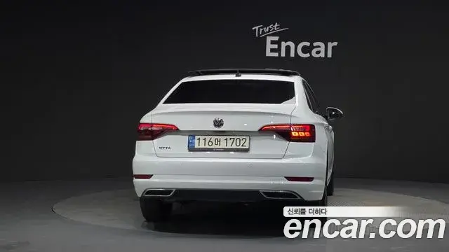 Volkswagen Jetta 2021 — ფოტო 7/32