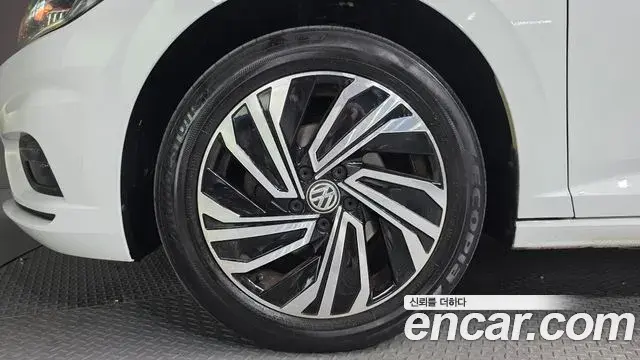 Volkswagen Jetta 2021 — ფოტო 23/32