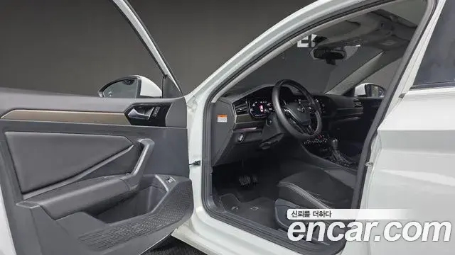 Volkswagen Jetta 2021 — ფოტო 5/32