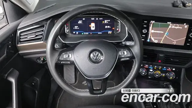 Volkswagen Jetta 2021 — ფოტო 8/32