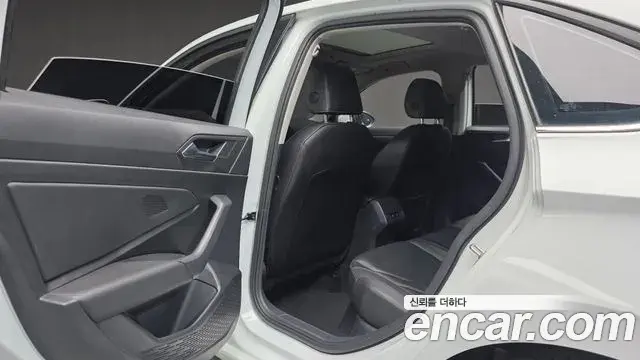 Volkswagen Jetta 2021 — ფოტო 19/32