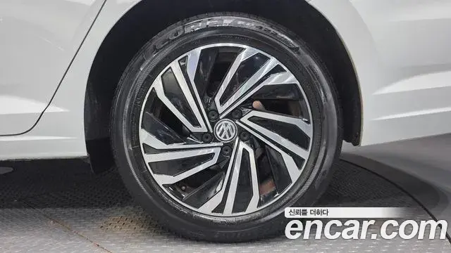 Volkswagen Jetta 2021 — ფოტო 2/32
