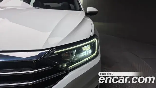 Volkswagen Jetta 2021 — ფოტო 31/32