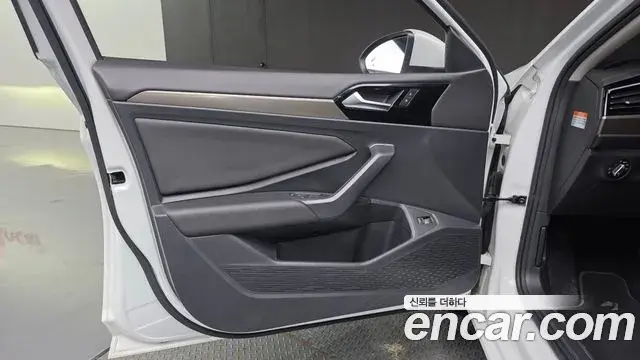 Volkswagen Jetta 2021 — ფოტო 3/32
