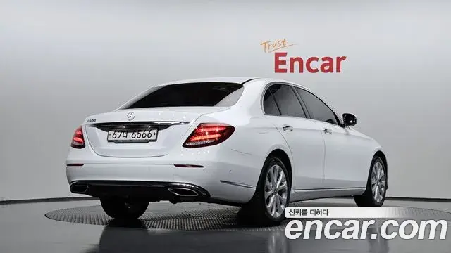 Mercedes-Benz E-Class 2018 — ფოტო 16/20
