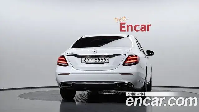 Mercedes-Benz E-Class 2018 — ფოტო 8/20