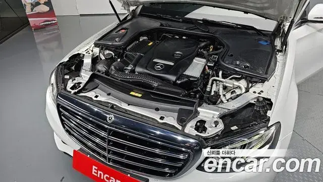 Mercedes-Benz E-Class 2018 — ფოტო 7/20