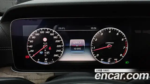 Mercedes-Benz E-Class 2018 — ფოტო 9/20