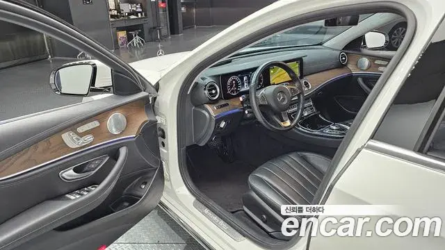 Mercedes-Benz E-Class 2018 — ფოტო 5/20