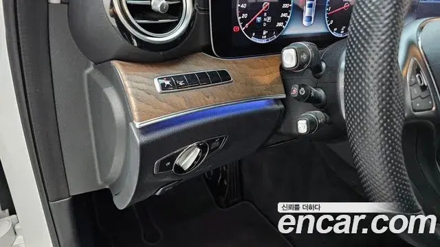 Mercedes-Benz E-Class 2018 — ფოტო 20/20
