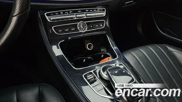 Mercedes-Benz E-Class 2018 — ფოტო 19/20