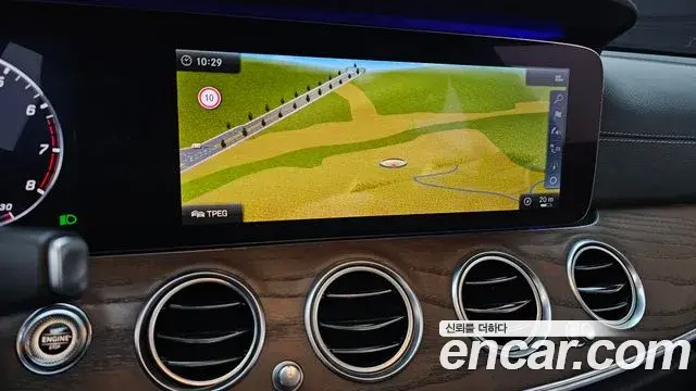 Mercedes-Benz E-Class 2018 — ფოტო 4/20