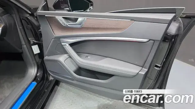 Audi A7 2023 — Şəkil 31/33