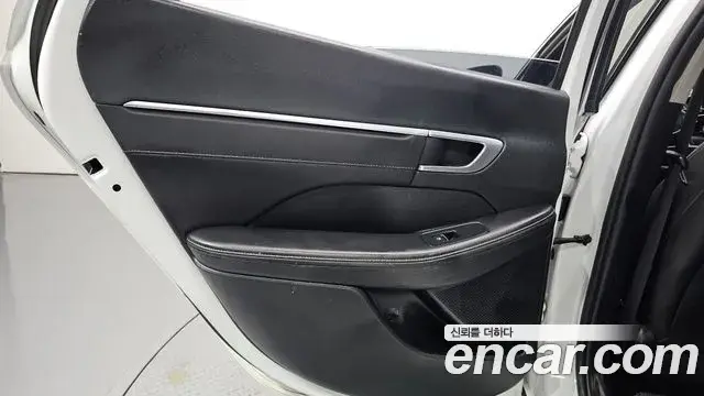 Hyundai Sonata Hybrid 2022 — Şəkil 16/30