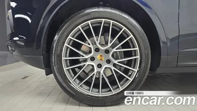 Porsche Cayenne 2020 — Şəkil 13/35