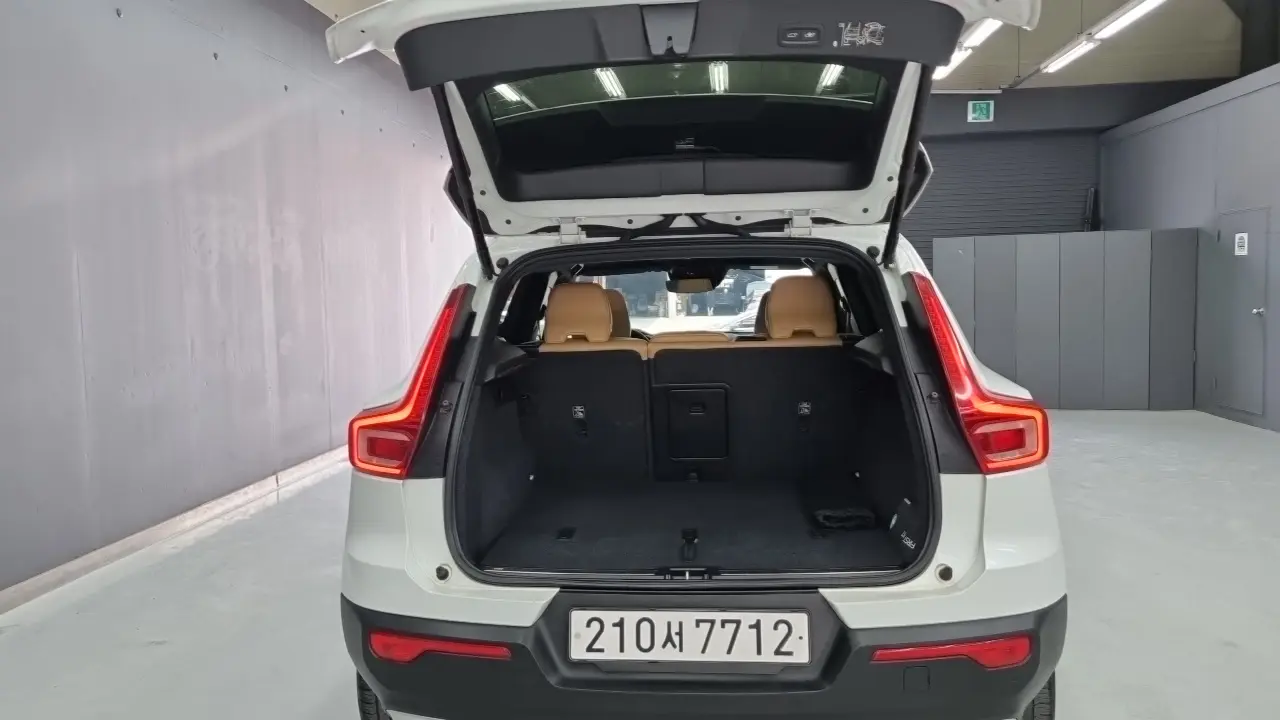 Volvo XC40 2021 — Фото 20/20