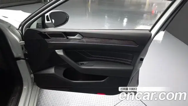 Volkswagen Passat GT 2021 — Şəkil 9/33