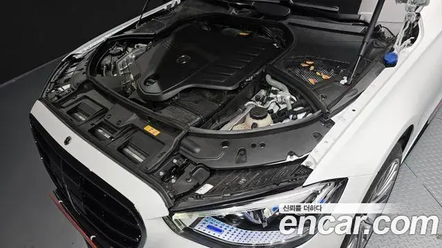 Mercedes-Benz S-Class 2024 — ფოტო 32/33