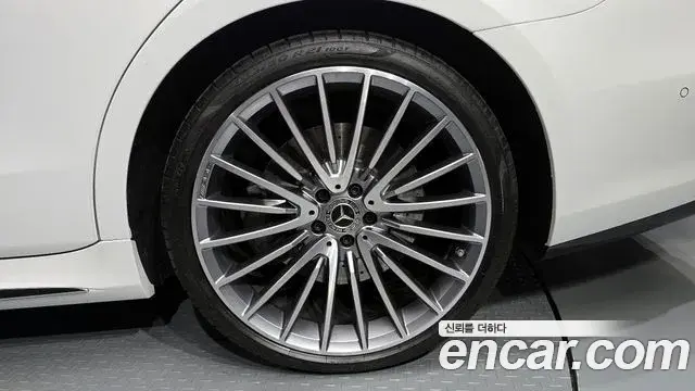 Mercedes-Benz S-Class 2024 — ფოტო 22/33