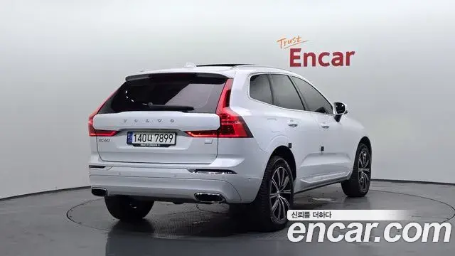 Volvo XC60 2021 — Şəkil 35/38