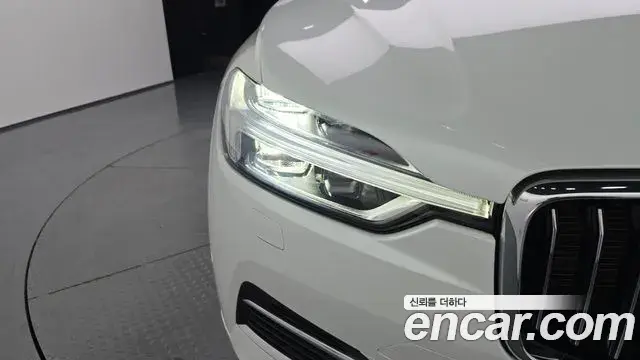 Volvo XC60 2021 — Şəkil 29/38