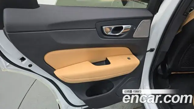 Volvo XC60 2021 — Şəkil 31/38