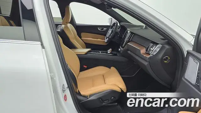 Volvo XC60 2021 — Şəkil 4/38
