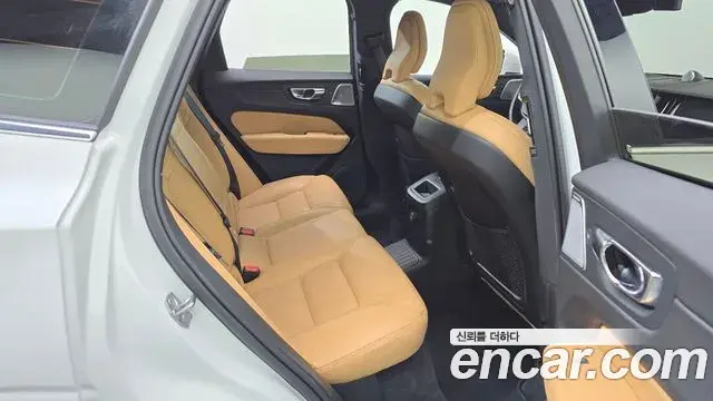 Volvo XC60 2021 — Şəkil 34/38