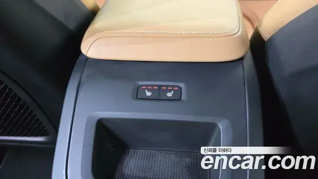 Volvo XC60 2021 — Şəkil 32/38