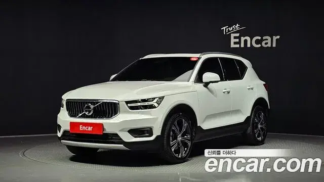 Volvo XC40 2020 — Şəkil 25/30