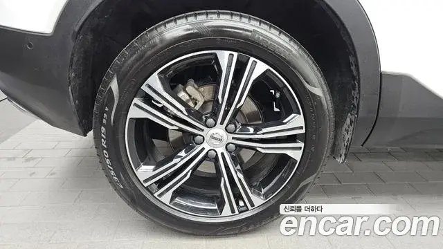 Volvo XC40 2020 — Şəkil 21/30
