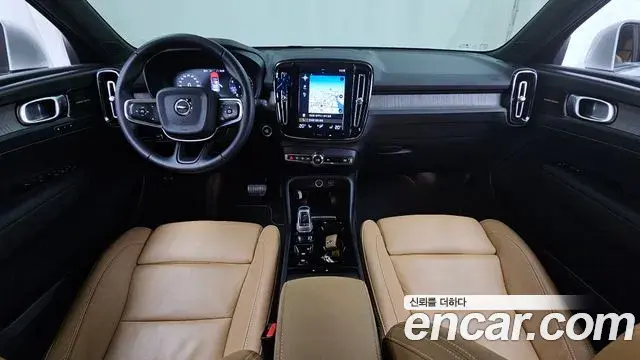 Volvo XC40 2020 — Şəkil 10/30