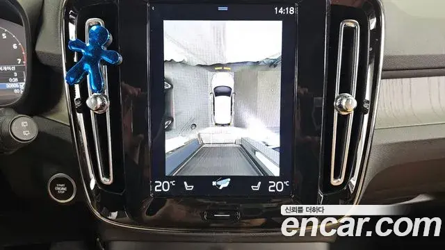 Volvo XC40 2020 — Şəkil 22/30