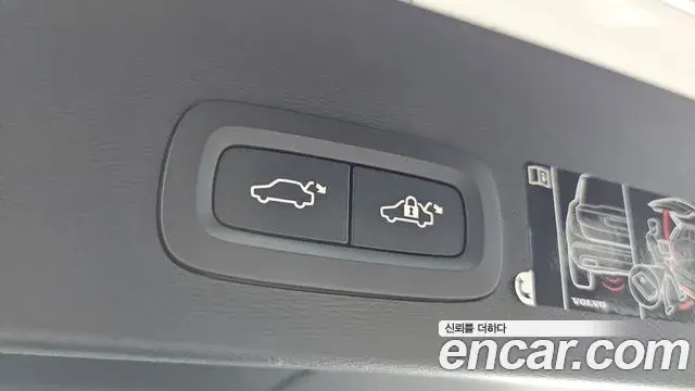 Volvo XC40 2020 — Şəkil 14/30