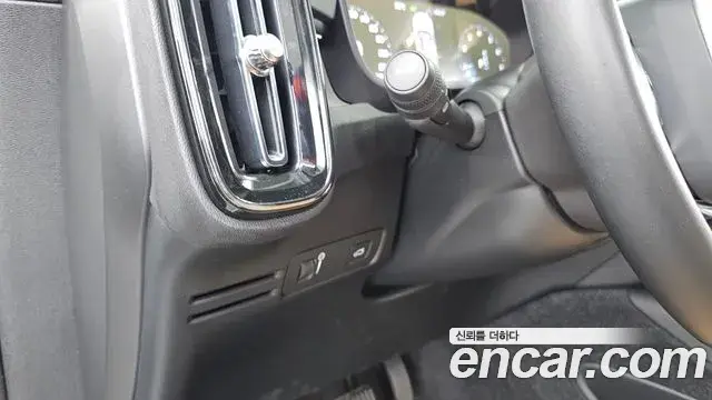 Volvo XC40 2020 — Şəkil 8/30