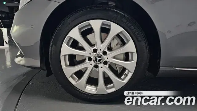Mercedes-Benz E-Class 2020 — ფოტო 15/35