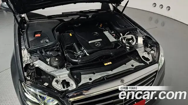 Mercedes-Benz E-Class 2020 — ფოტო 23/35