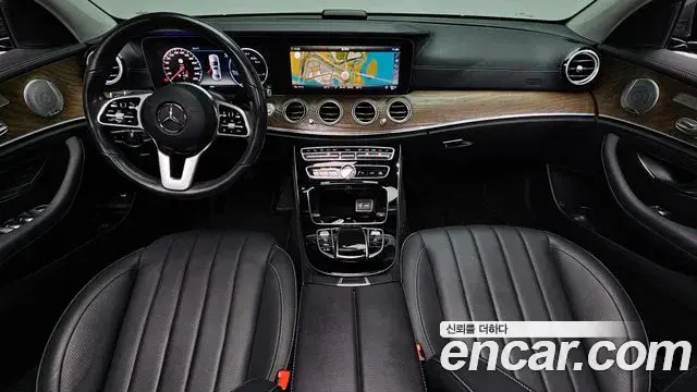 Mercedes-Benz E-Class 2020 — ფოტო 18/35