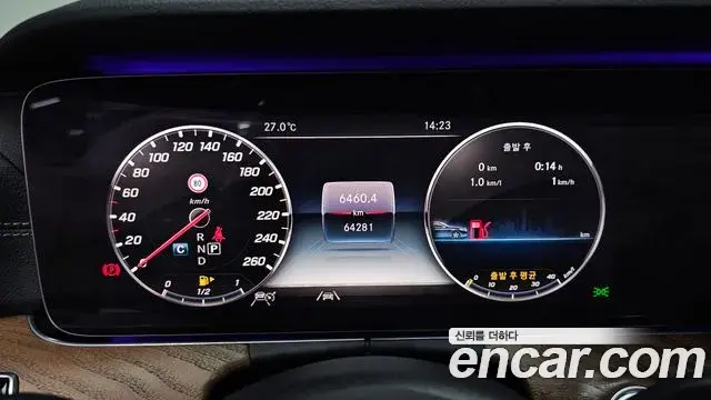 Mercedes-Benz E-Class 2020 — ფოტო 32/35