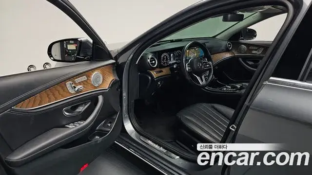 Mercedes-Benz E-Class 2020 — ფოტო 19/35