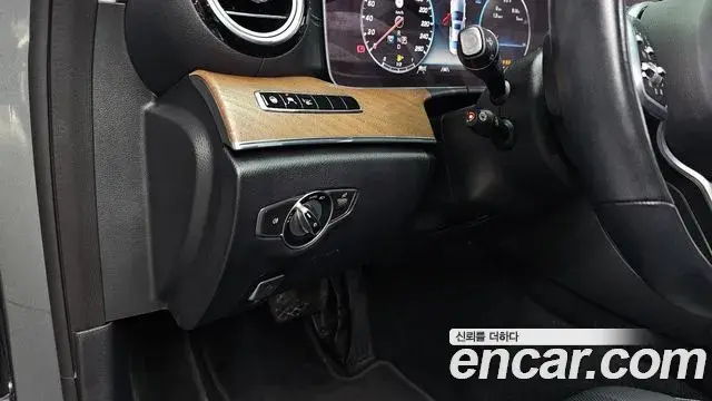 Mercedes-Benz E-Class 2020 — ფოტო 21/35