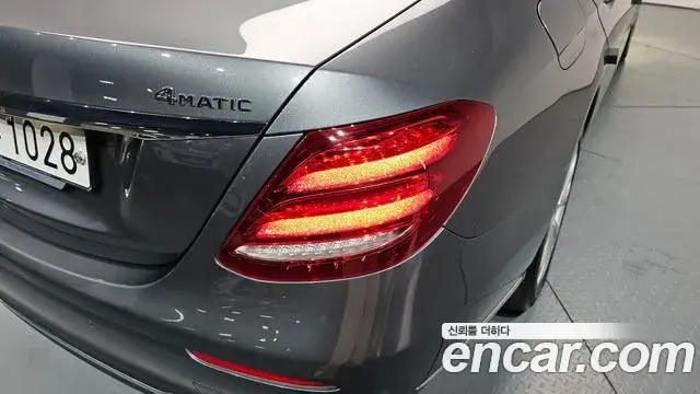 Mercedes-Benz E-Class 2020 — ფოტო 28/35